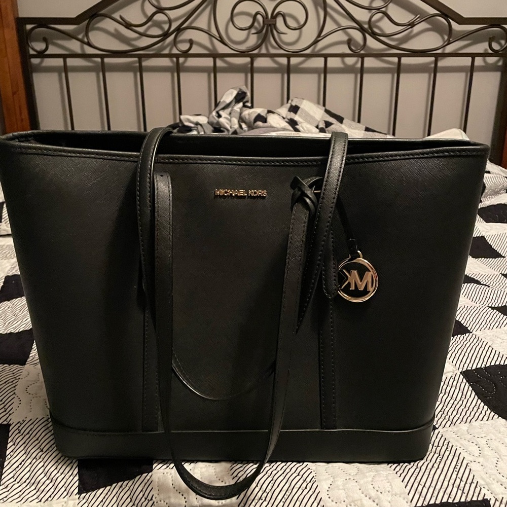 Black Xl Michael Kors tote, purse/ bag. Authentic